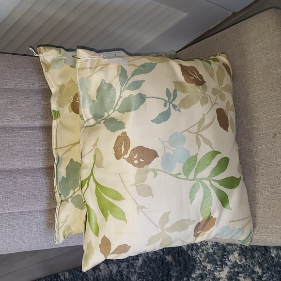 Pillows - Picture 3 of 7